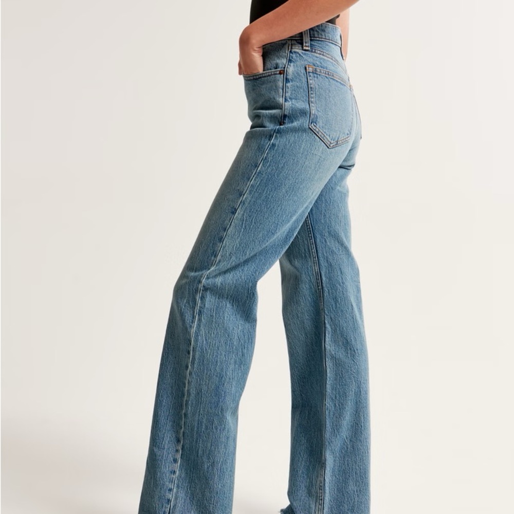Abercrombie & Fitch - the 90s relaxed Jean, high rise